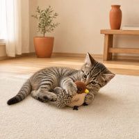 Gatito jugando con el Gorrión Mini de PawsAddict